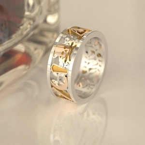 Anello punk bicolore traforato con teschi e lune in finiture oro e argento lucido