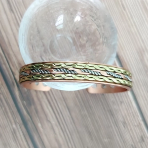 Adjustable magnetic therapy copper bracelet with braided wire design for fatigue relief