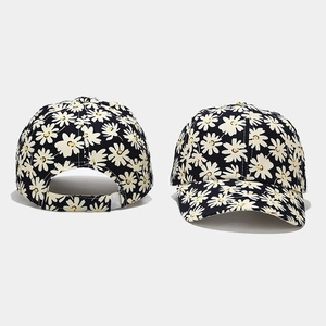 Daisy floral baseball cap for women with adjustable strap and sun protection design