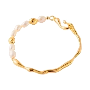 French style baroque pearl bracelet with gold irregular metal chain on white background
