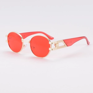 Lunettes de soleil steampunk rétro avec verres rouges et monture dorée, vue de profil