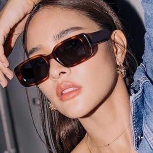 Retro rectangle tortoiseshell sunglasses for women with trendy street style accessories