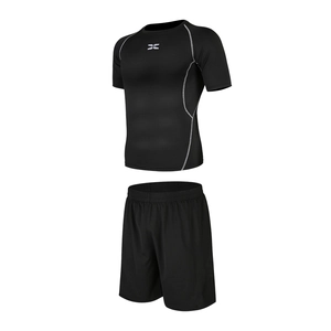 Schwarzes Herren-Kompressions-Sportset mit Kurzarmshirt und Trainingsshorts