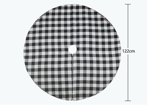 Détail du cache-pied de sapin de Noël de 122cm avec motif à carreaux noir et blanc