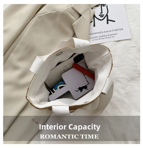 Internal view of the canvas straw tote bag with magnetic closure and daily essentials