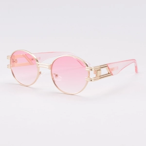 Lunettes de soleil ovales dorées avec verres dégradés roses sous un angle de 45 degrés