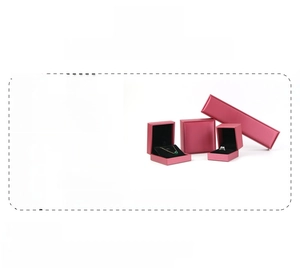 Detailed size specifications of red brushed PU jewelry boxes for rings and necklaces