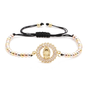 Bracelet tressé style brésilien avec perles colorées et pendentif de la Vierge Marie