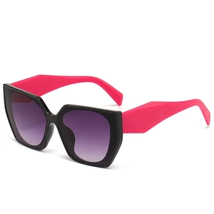 Lunettes de soleil œil-de-chat géométriques avec verres dégradés violets et branches roses