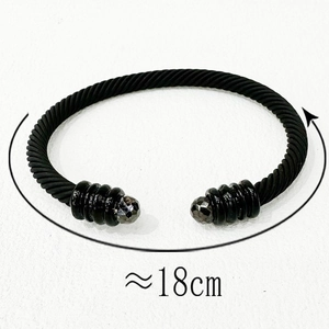 Schwarzes Kabelarmreif mit matten Perlen und einem Umfang von 18 cm für Damen
