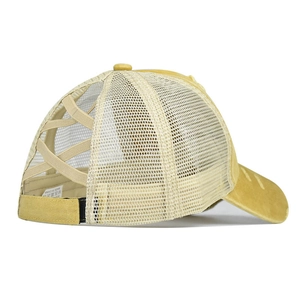 Vue arrière casquette de baseball jaune délavée avec sangles croisées et maille filet