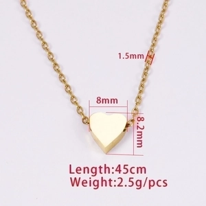 Detail view of heart pendant necklace with dimensions 8mm and 45cm chain length