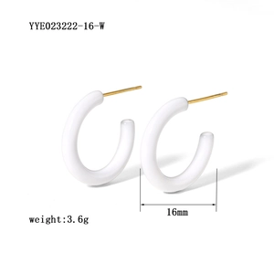 Detail view of 16mm white C-shaped hoop earrings with size and weight annotations