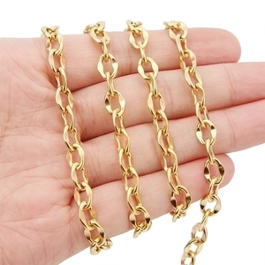 7mm gold-plated stainless steel flat curb chain necklace worn on hand for men