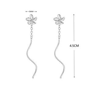 Detail view of S925 silver fringe earrings with 5mm flower stud and 4.5cm wave chain