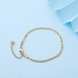 Detail of gold-plated stainless steel Figaro chain with lobster clasp and extension