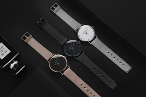 Minimalist men's quartz watches with metallic mesh straps in rose gold, black, and silver.
