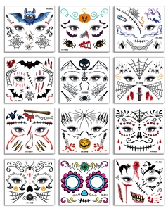 Vue détaillée de 12 tatouages temporaires d'Halloween avec crânes et cicatrices