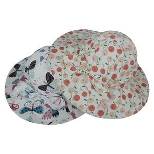 Details von Baby-Sonnenhüten aus Baumwolle mit Blumen-Schmetterlingsmuster und Schleife