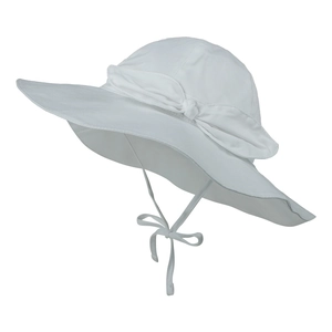 Detailansicht weißer Baby-Sonnenhut aus Baumwolle mit Schleife und verstellbaren Bändern