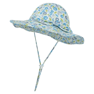 Detailansicht eines Baby-Sonnenhuts mit Blumenmuster, breiter Krempe und Kinnriemen