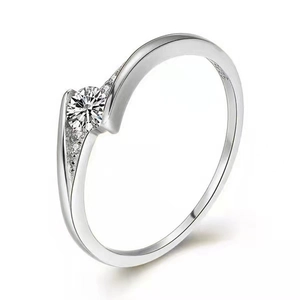 Classic S925 sterling silver ring with a sparkling round diamond and side accents