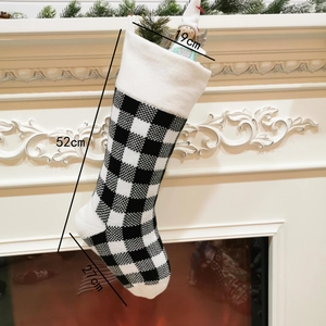 Detailed size chart for the 18-inch black and white checkered knitted Christmas stocking