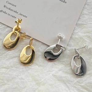 Minimalist S925 sterling silver geometric oval hoop earrings in gold and silver finishes