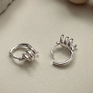 Eleganti orecchini a cerchio in argento S925 con nodo intrecciato e design minimal