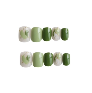 Faux ongles verts forêt d'été avec feuille d'or et design marbré de forme carrée-ovale
