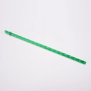 Detail of green Tritan straw with spiral texture and anti-fall buckle design