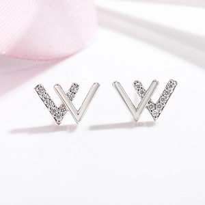 Minimalist Letter W Stud Earrings For Women Copper Silver Rose Gold Plated Micro Pave Rhinestone Small Fashion Stud Jewelry Gift