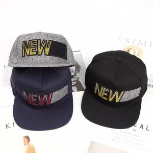 Casquettes snapback streetwear avec broderie NEW en gris, bleu marine et noir