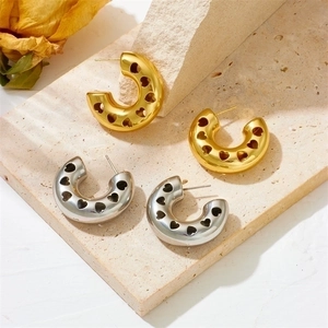 Minimalist hollow heart-shaped hoop earrings in polished gold and silver finishes