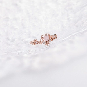 Detail of rose gold heart ring featuring pink quartz stone and shimmering zircon accents