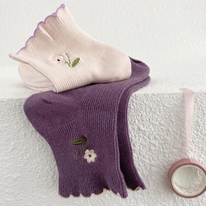 Japanese style ruffle edge cotton socks with floral embroidery and ribbed texture