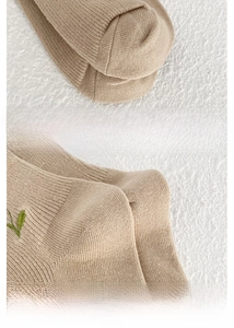 Close-up of reinforced toe and 3D heel design on ribbed cotton floral socks