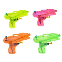 Set mit vier bunten transparenten Wasserpistolen in Gelb, Rosa, Orange und Grün