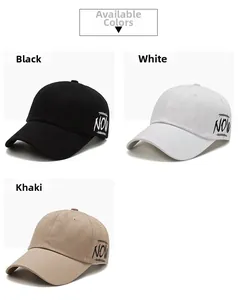 Détail des casquettes de baseball en coton en noir, blanc et kaki avec broderie NOW