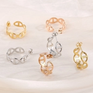 Three-color hoop earrings in gold, silver and rose gold with chain link design