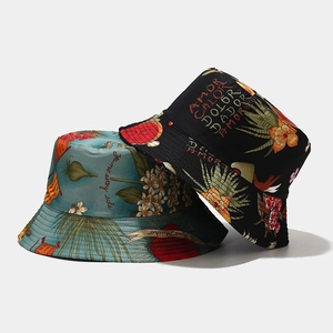 Reversible bucket hat with floral print and Spanish text in black and light blue colors