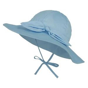 Detailaufnahme Baby Sonnenhut mit großer Krempe, hellblauem Baumwollstoff und Schleife