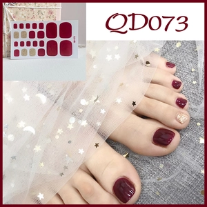 Detail of QD073 dark red and gold glitter toenail stickers with a decorative mesh veil