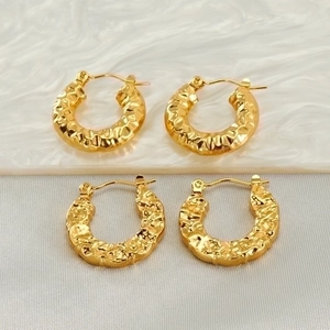 Retro 18K gold plated stainless steel hoop earrings with hammered lava texture design