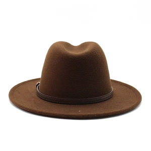 Cappello fedora marrone in lana a tesa larga con fascia decorativa in pelle per un look classico