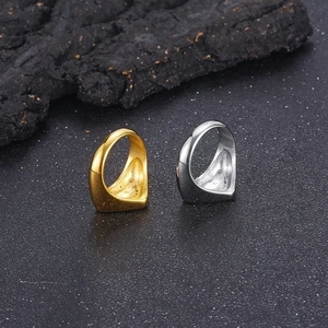 Minimalist D-shaped stainless steel rings in gold and silver finish for men and women