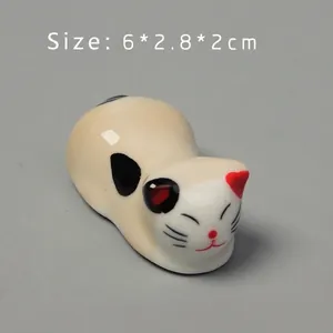 Detail of hand-painted ceramic cat chopstick rest with size 6x2.8x2cm dimensions