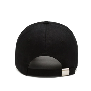 Casquette de baseball noire vue arrière avec boucle métallique réglable en coton