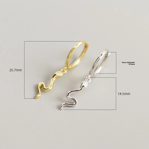 Detailed view of gold and silver snake earrings with 8.5mm inner diameter dimensions