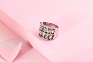 Detailed view of 304 stainless steel ring with two-tone finish and multi-row white crystals